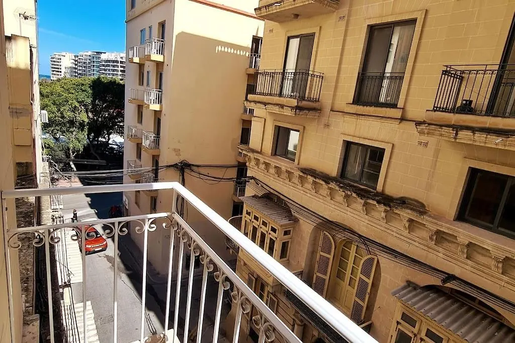 Cozy Inside.City & Beach Outside Apartment Sliema
