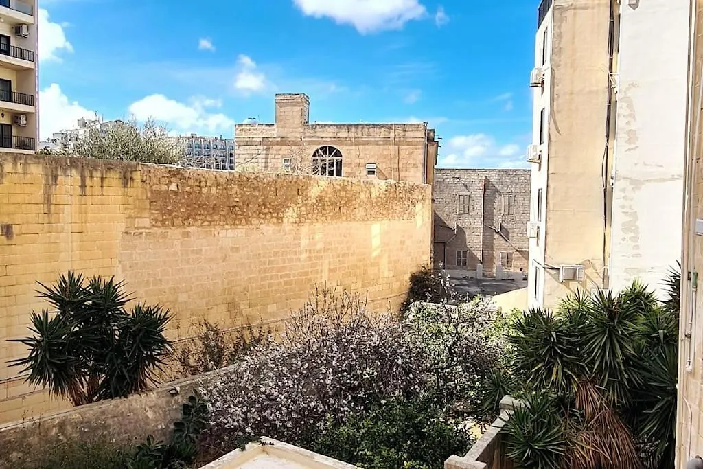 Cozy Inside.City & Beach Outside Apartment Sliema Malta